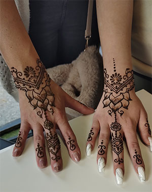 "sayeza henna family fun"